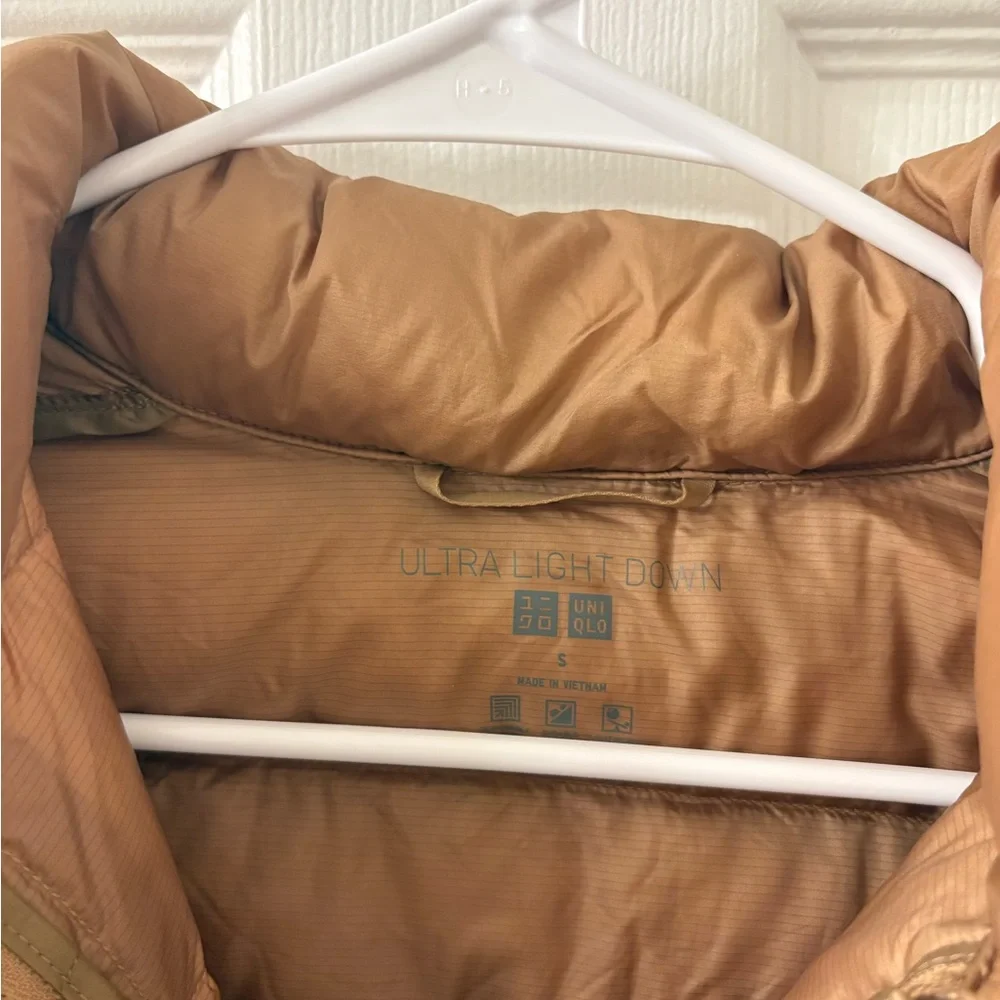 Uniqlo Women's Brown Puffer Jacket - Picture 2 of 3